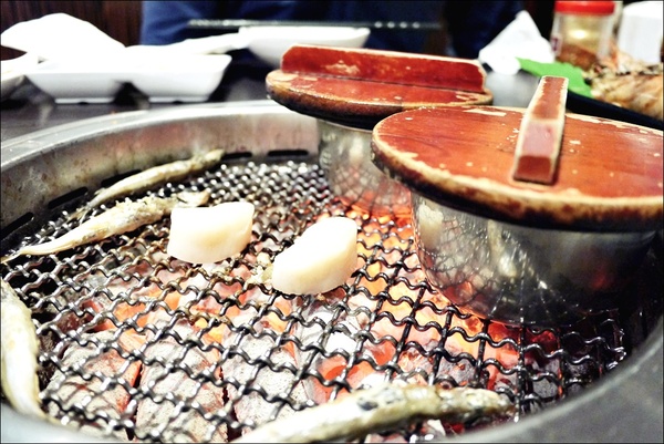 燒肉眾精緻炭火燒肉：烤物有特色、擺盤具匠心，適合上班族的休閒夜烤【燒肉眾精緻炭火燒肉】