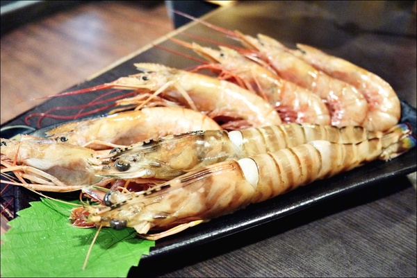 燒肉眾精緻炭火燒肉：烤物有特色、擺盤具匠心，適合上班族的休閒夜烤【燒肉眾精緻炭火燒肉】