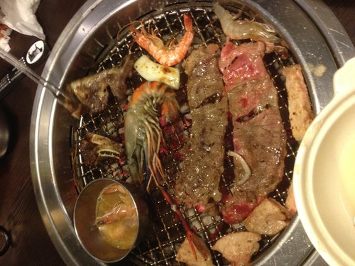 板橋燒肉眾-老板我們又沒少付錢 一定要讓我們擠成醬子嗎