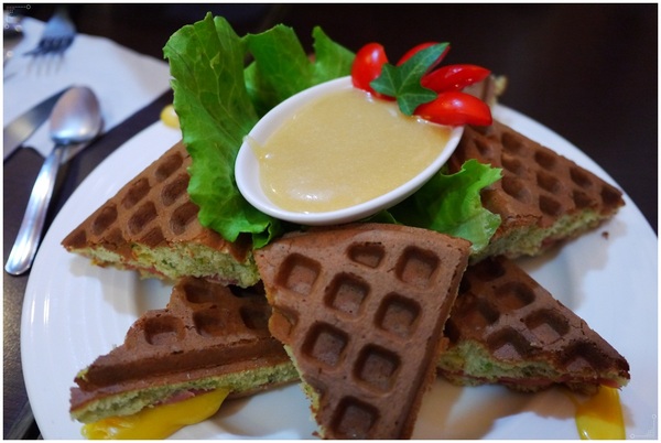 182巷鬆餅廚房：板橋也有盆栽奶茶？連男友都喜愛的好吃鬆餅在《182巷鬆餅廚房 》