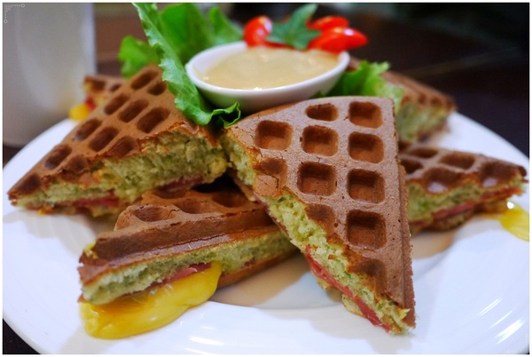 182巷鬆餅廚房：板橋也有盆栽奶茶？連男友都喜愛的好吃鬆餅在《182巷鬆餅廚房 》