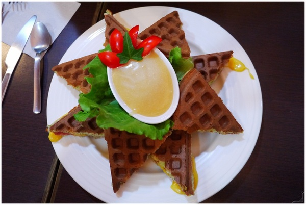 182巷鬆餅廚房：板橋也有盆栽奶茶？連男友都喜愛的好吃鬆餅在《182巷鬆餅廚房 》