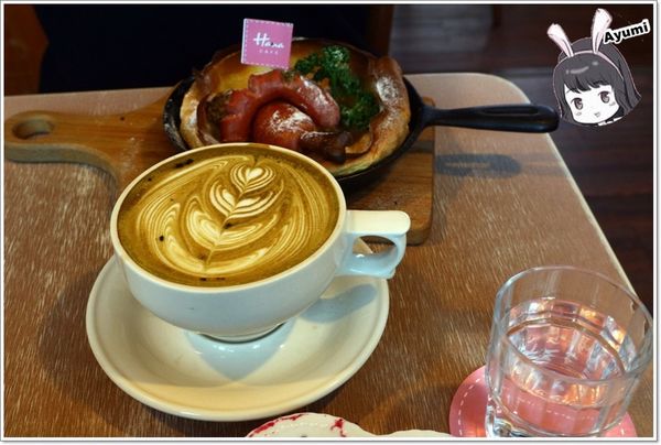 Hana Coffee(板橋環球店)：[食記]►新北板橋區◄看了心情會很美麗就如同這裡的花朵鬆餅一樣的可愛又精緻－愛麗絲夢遊仙境的風格HANA CAFE