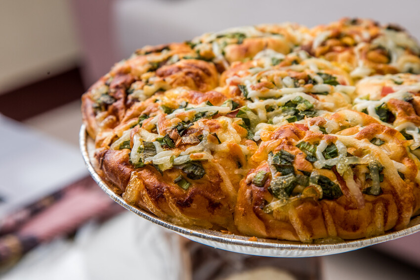 板橋名店！和泰興美食探險、招牌布丁條口感奇特、台式麵包豐富