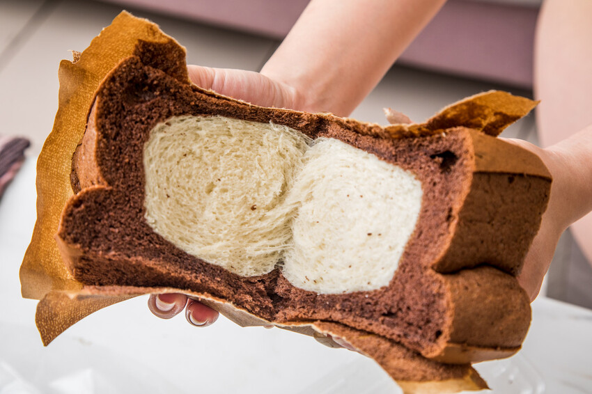 板橋名店！和泰興美食探險、招牌布丁條口感奇特、台式麵包豐富