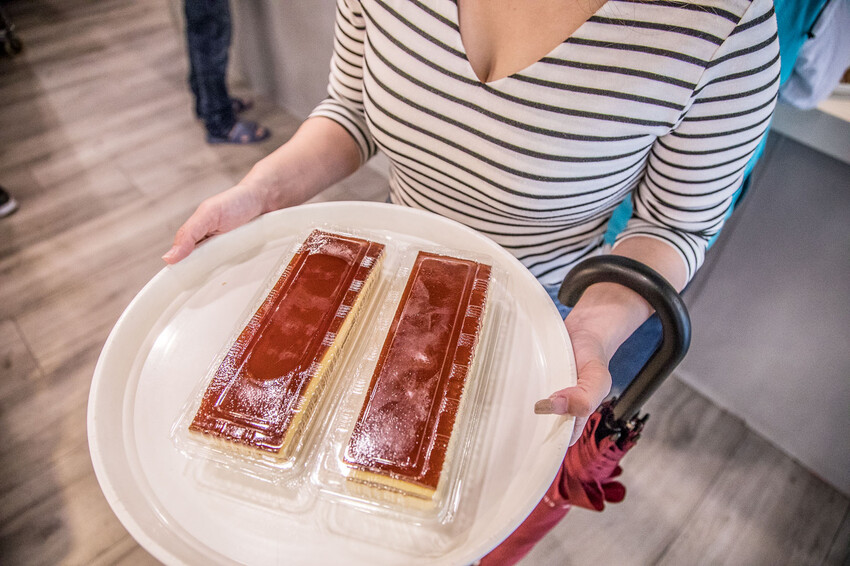 板橋名店！和泰興美食探險、招牌布丁條口感奇特、台式麵包豐富