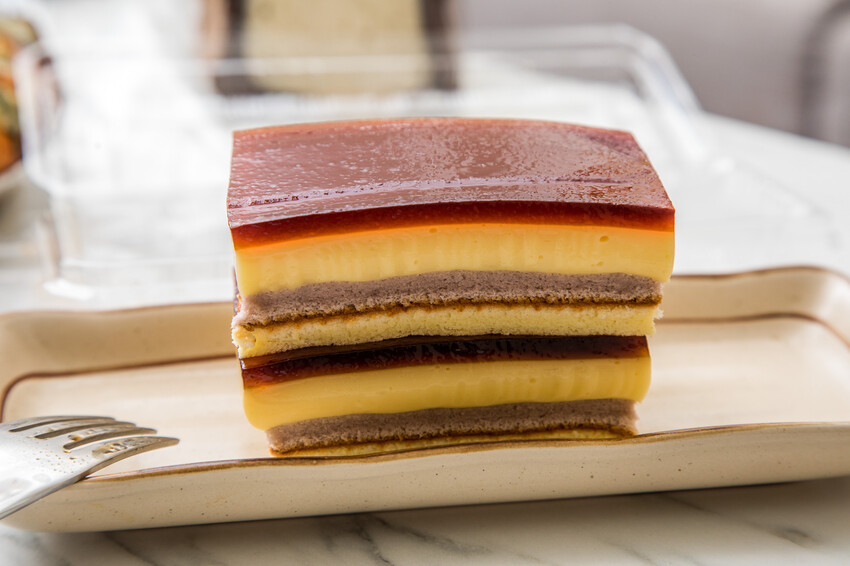 板橋名店！和泰興美食探險、招牌布丁條口感奇特、台式麵包豐富