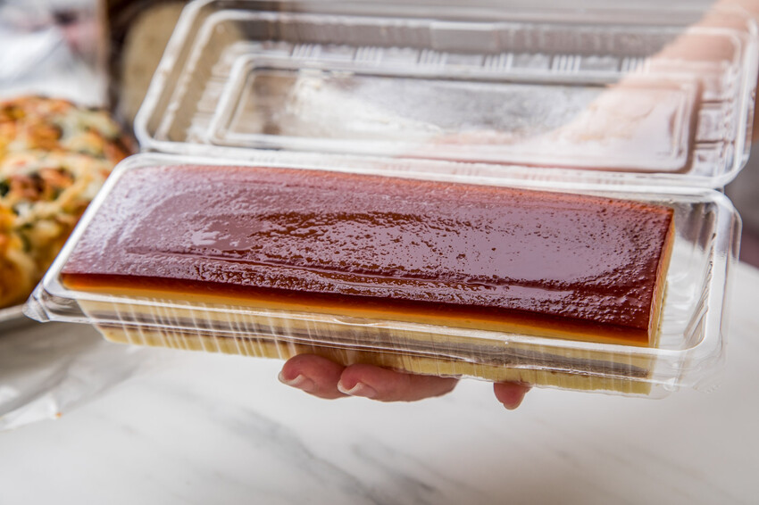 板橋名店！和泰興美食探險、招牌布丁條口感奇特、台式麵包豐富