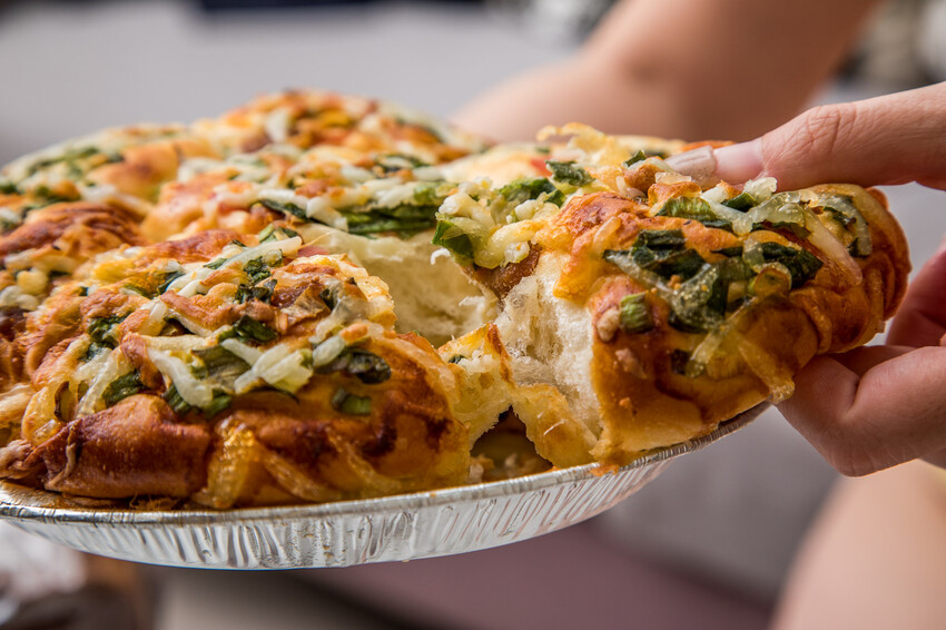 板橋名店！和泰興美食探險、招牌布丁條口感奇特、台式麵包豐富