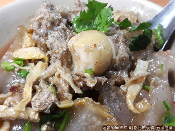 石頭肉圓17-肉圓內的鵪鶉蛋.jpg