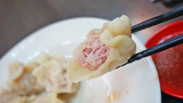 【板橋美食】二哲家-皮薄餡多,在地人都推薦的美味水餃店
