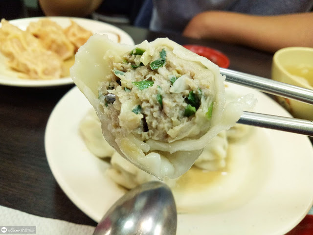 【新北板橋】二哲家 | 內餡像是包顆貢丸的水餃(不誇張) 紅蘿蔔口味必吃相信我