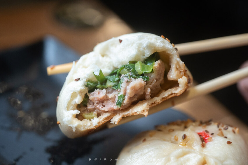 黃金傳奇水餃｜板橋黃昏市場的水餃專賣店，30年的老味道水餃、鍋貼、水煎包都好吃，板橋江子翠捷運站美食推