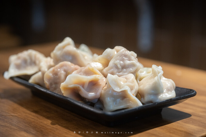 黃金傳奇水餃｜板橋黃昏市場的水餃專賣店，30年的老味道水餃、鍋貼、水煎包都好吃，板橋江子翠捷運站美食推