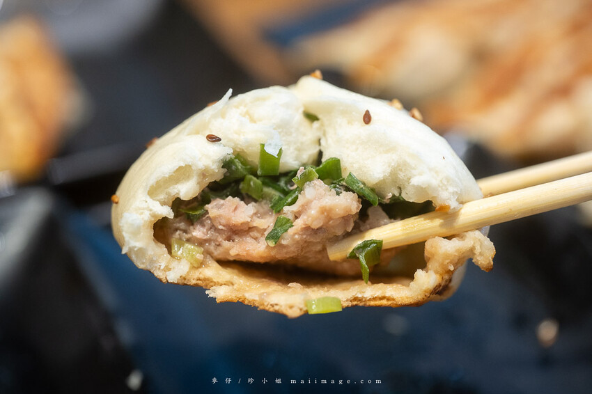 黃金傳奇水餃｜板橋黃昏市場的水餃專賣店，30年的老味道水餃、鍋貼、水煎包都好吃，板橋江子翠捷運站美食推