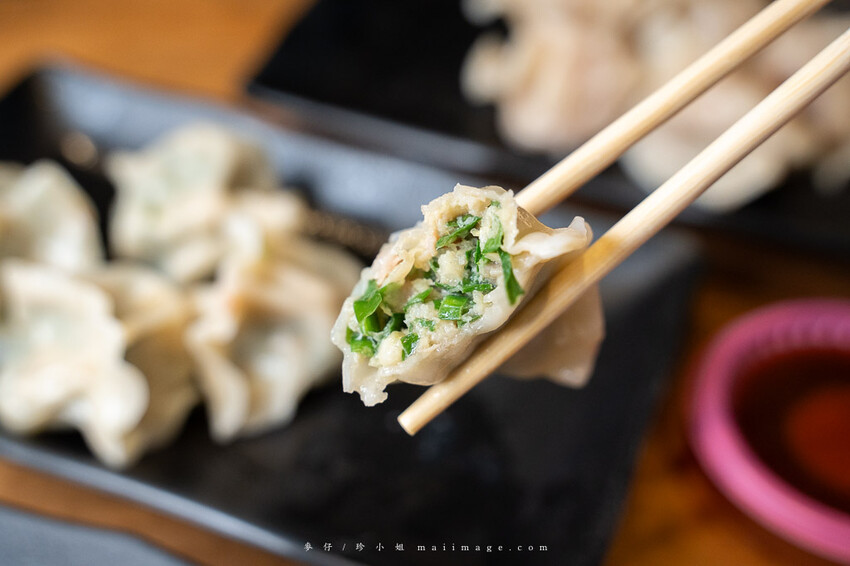 黃金傳奇水餃｜板橋黃昏市場的水餃專賣店，30年的老味道水餃、鍋貼、水煎包都好吃，板橋江子翠捷運站美食推