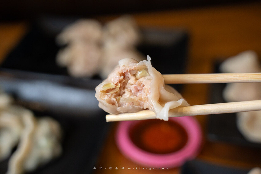 黃金傳奇水餃｜板橋黃昏市場的水餃專賣店，30年的老味道水餃、鍋貼、水煎包都好吃，板橋江子翠捷運站美食推