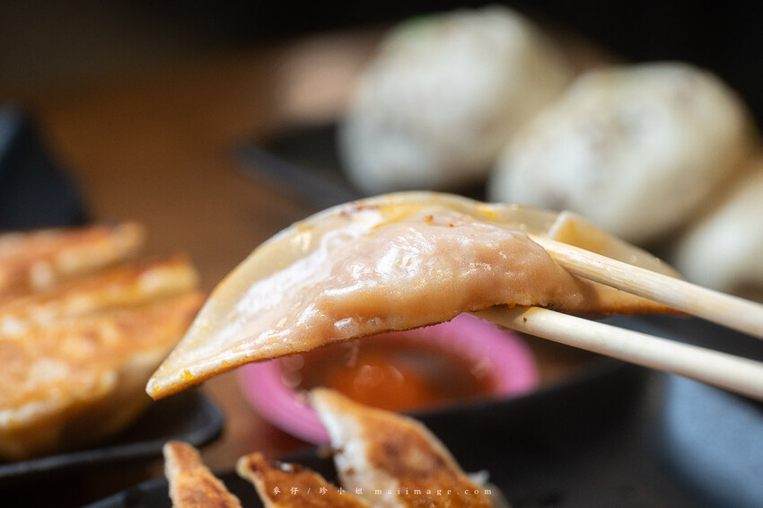 黃金傳奇水餃｜板橋黃昏市場的水餃專賣店，30年的老味道水餃、鍋貼、水煎包都好吃，板橋江子翠捷運站美食推