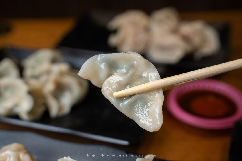 黃金傳奇水餃｜板橋黃昏市場的水餃專賣店，30年的老味道水餃、鍋貼、水煎包都好吃，板橋江子翠捷運站美食推