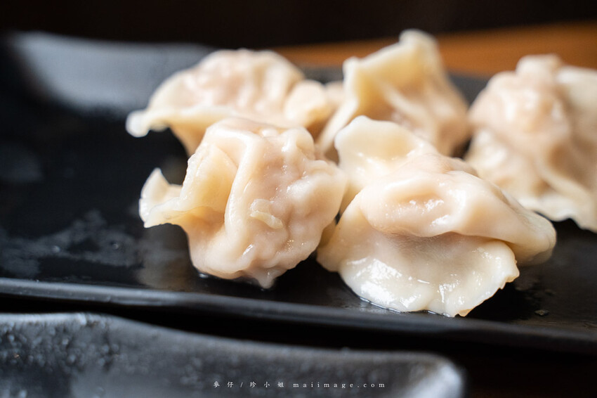 黃金傳奇水餃｜板橋黃昏市場的水餃專賣店，30年的老味道水餃、鍋貼、水煎包都好吃，板橋江子翠捷運站美食推