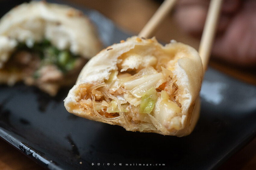 黃金傳奇水餃｜板橋黃昏市場的水餃專賣店，30年的老味道水餃、鍋貼、水煎包都好吃，板橋江子翠捷運站美食推