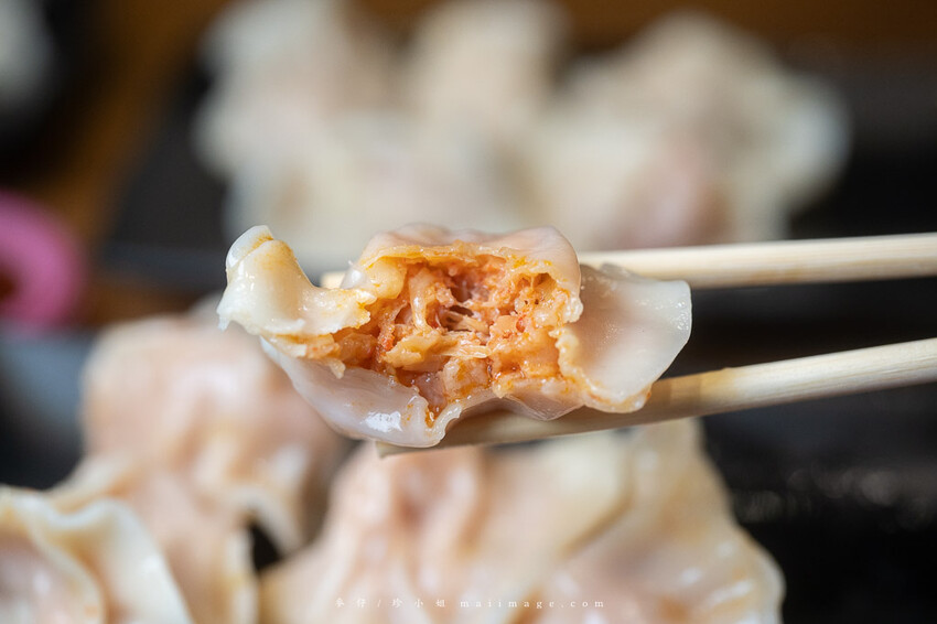 黃金傳奇水餃｜板橋黃昏市場的水餃專賣店，30年的老味道水餃、鍋貼、水煎包都好吃，板橋江子翠捷運站美食推