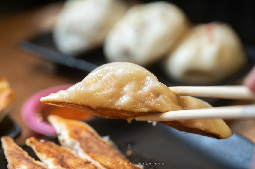 黃金傳奇水餃｜板橋黃昏市場的水餃專賣店，30年的老味道水餃、鍋貼、水煎包都好吃，板橋江子翠捷運站美食推