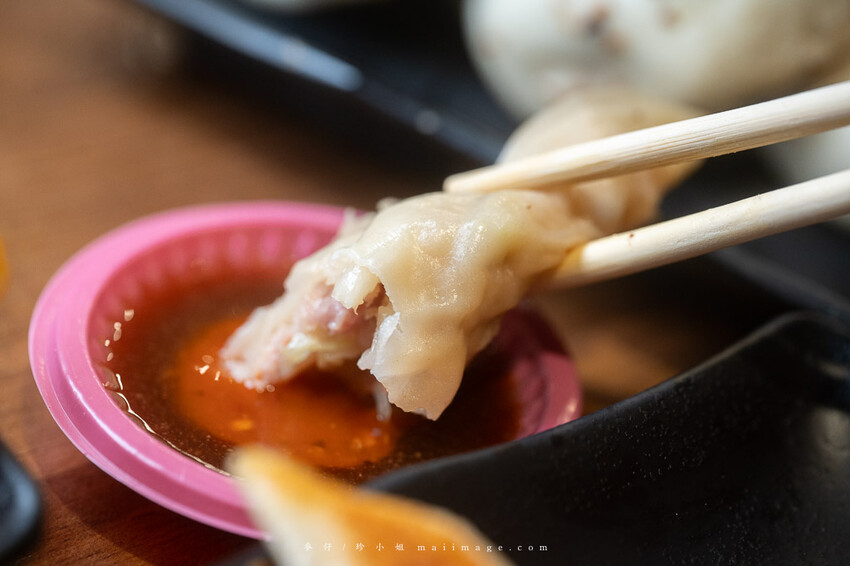黃金傳奇水餃｜板橋黃昏市場的水餃專賣店，30年的老味道水餃、鍋貼、水煎包都好吃，板橋江子翠捷運站美食推