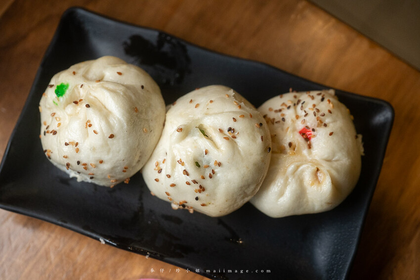 黃金傳奇水餃｜板橋黃昏市場的水餃專賣店，30年的老味道水餃、鍋貼、水煎包都好吃，板橋江子翠捷運站美食推