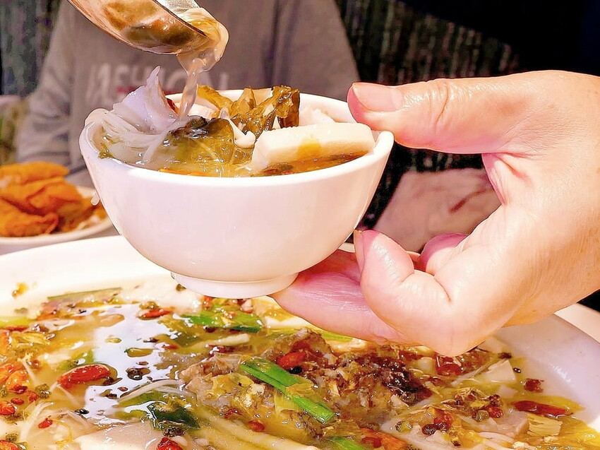 | 新店港式飲茶 聚餐 | 乾隆坊餐廳.大推酸菜水煮魚/荔茸