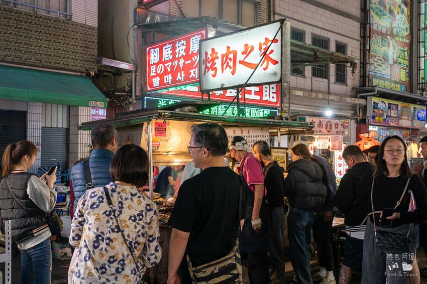 高雄六合夜市宵夜！平價炭烤老攤 烤肉之家必吃推薦，炭火秘醬香氣十足