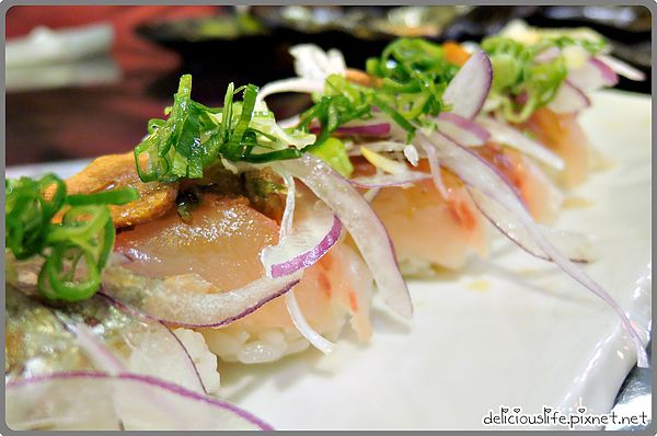 竹筴魚握壽司-1 竹筴魚握壽司-1