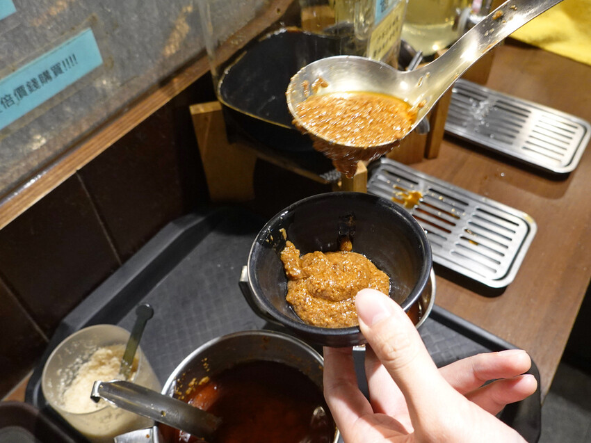 永和美食麒麟閣沙茶火鍋！50年頂溪站老字號火鍋，傳奇炸雞翅多汁酥脆。