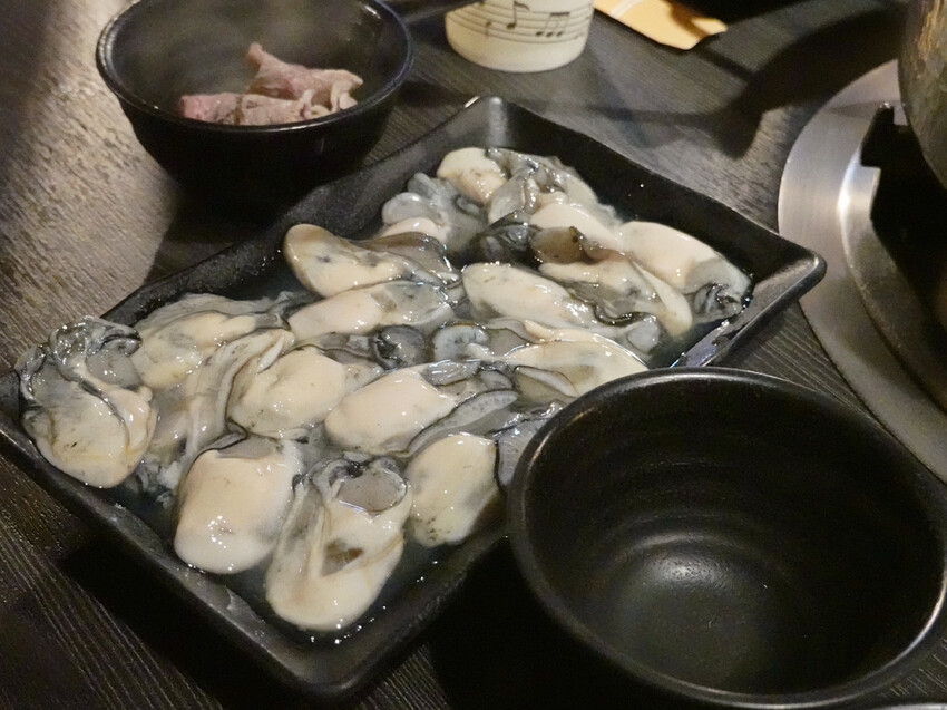 永和美食麒麟閣沙茶火鍋！50年頂溪站老字號火鍋，傳奇炸雞翅多汁酥脆。