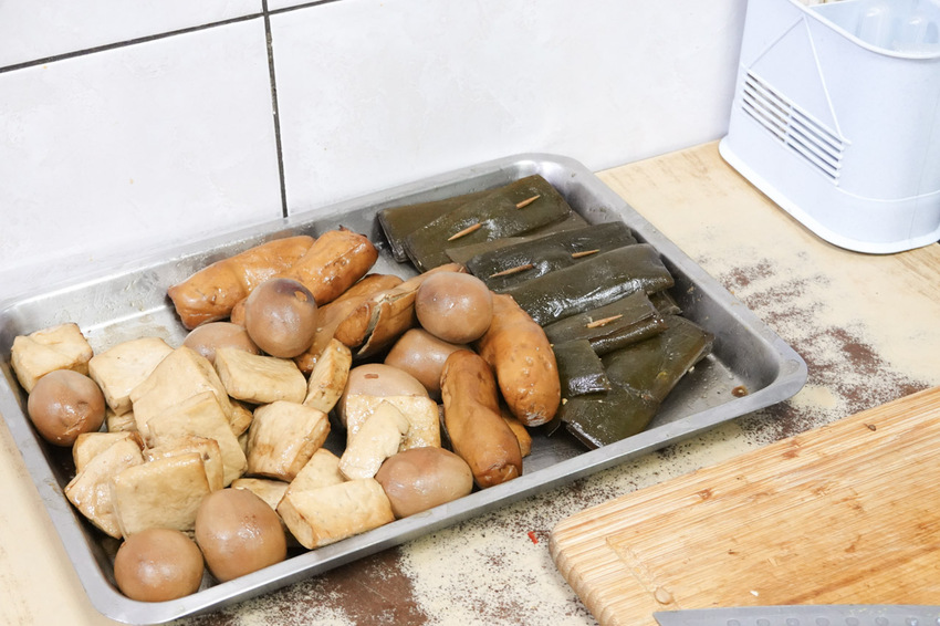 隱藏於中和巷弄內的 中和川味牛肉麵已飄香三十多年,我自己就吃了十年,相信喜愛牛肉麵的老饕吃過就會喜歡。