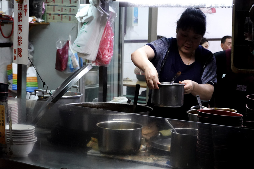 隱藏於中和巷弄內的 中和川味牛肉麵已飄香三十多年,我自己就吃了十年,相信喜愛牛肉麵的老饕吃過就會喜歡。
