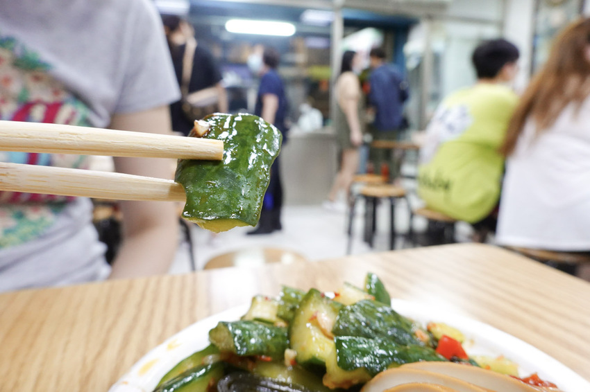 隱藏於中和巷弄內的 中和川味牛肉麵已飄香三十多年,我自己就吃了十年,相信喜愛牛肉麵的老饕吃過就會喜歡。