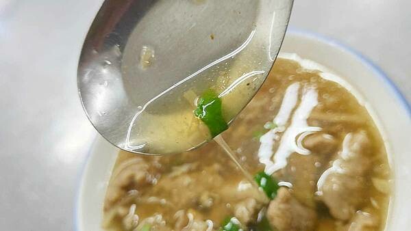 新北市中和區大胖肉焿光華總店｜中和最有名的小吃，好吃又便宜，炒米粉肉羹湯必吃