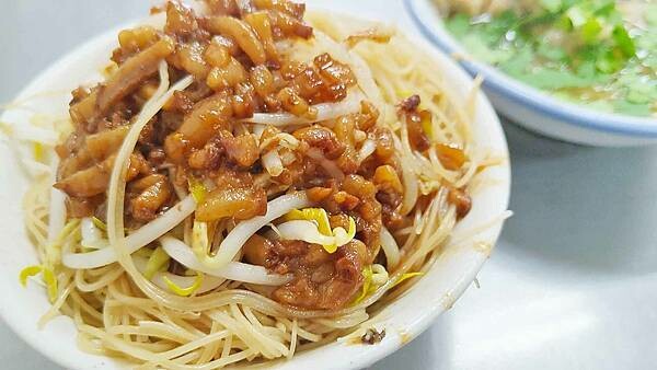 新北市中和區大胖肉焿光華總店｜中和最有名的小吃，好吃又便宜，炒米粉肉羹湯必吃