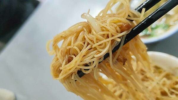 新北市中和區大胖肉焿光華總店｜中和最有名的小吃，好吃又便宜，炒米粉肉羹湯必吃