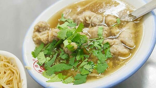 新北市中和區大胖肉焿光華總店｜中和最有名的小吃，好吃又便宜，炒米粉肉羹湯必吃