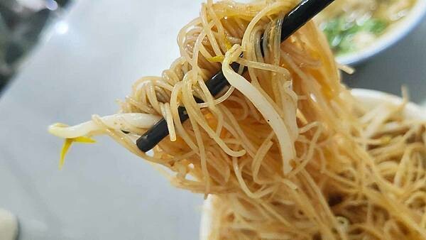 新北市中和區大胖肉焿光華總店｜中和最有名的小吃，好吃又便宜，炒米粉肉羹湯必吃