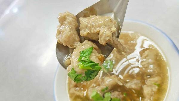新北市中和區大胖肉焿光華總店｜中和最有名的小吃，好吃又便宜，炒米粉肉羹湯必吃