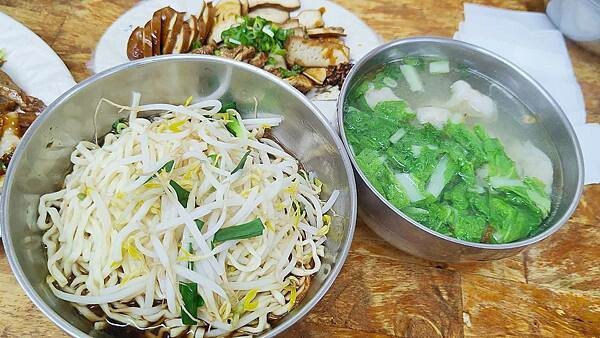 新北市中和區大胖肉焿光華總店｜中和最有名的小吃，好吃又便宜，炒米粉肉羹湯必吃