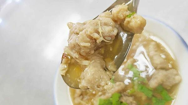 新北市中和區大胖肉焿光華總店｜中和最有名的小吃，好吃又便宜，炒米粉肉羹湯必吃