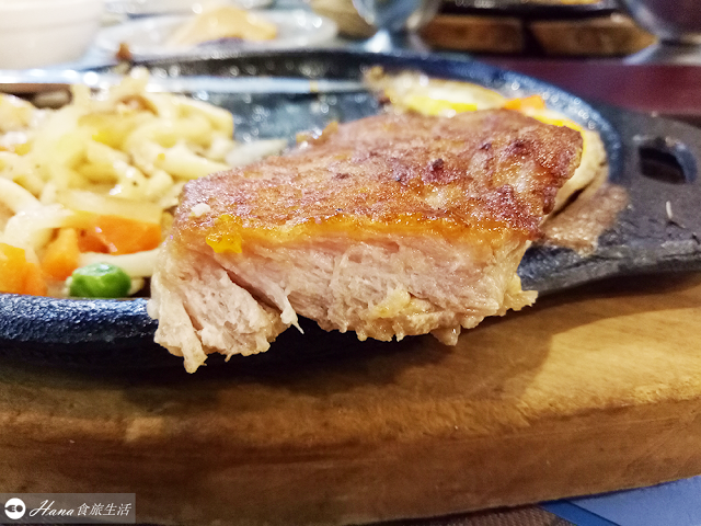 【新北三重】家堤牛排 | 中興橋旁 好吃的平價牛排和豬排 豐富無限供應20多項沙拉吧、冰淇淋、爆米花、飲料、水果、麵包等