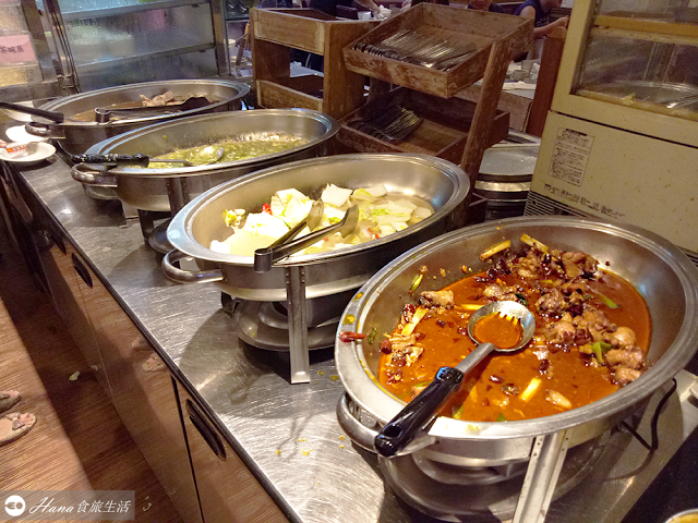 【新北三重】家堤牛排 | 中興橋旁 好吃的平價牛排和豬排 豐富無限供應20多項沙拉吧、冰淇淋、爆米花、飲料、水果、麵包等