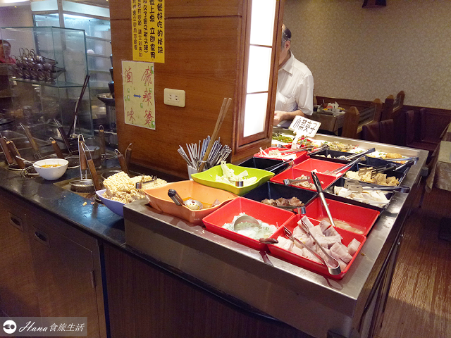 【新北三重】家堤牛排 | 中興橋旁 好吃的平價牛排和豬排 豐富無限供應20多項沙拉吧、冰淇淋、爆米花、飲料、水果、麵包等