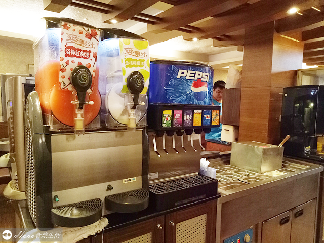 【新北三重】家堤牛排 | 中興橋旁 好吃的平價牛排和豬排 豐富無限供應20多項沙拉吧、冰淇淋、爆米花、飲料、水果、麵包等