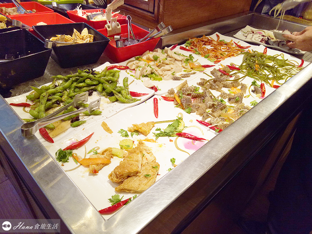 【新北三重】家堤牛排 | 中興橋旁 好吃的平價牛排和豬排 豐富無限供應20多項沙拉吧、冰淇淋、爆米花、飲料、水果、麵包等